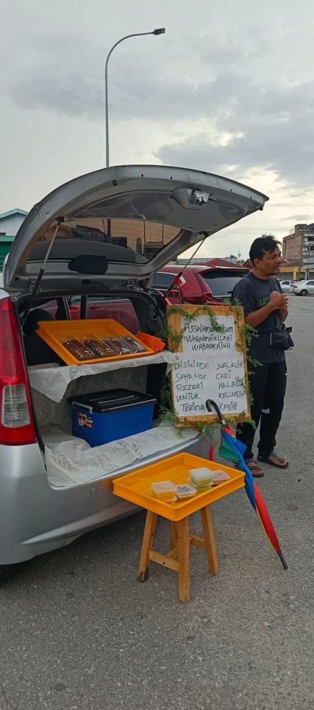 gigih jual kuih