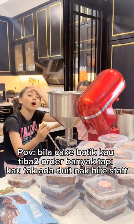 Kek Batik anak Aeril Zafrel